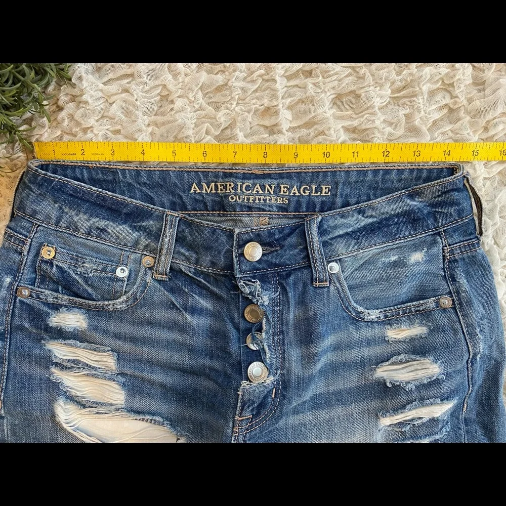American Eagle Tomgirl Midi Denim Jeans Shorts Distressed Frayed Hem 100% Cotton